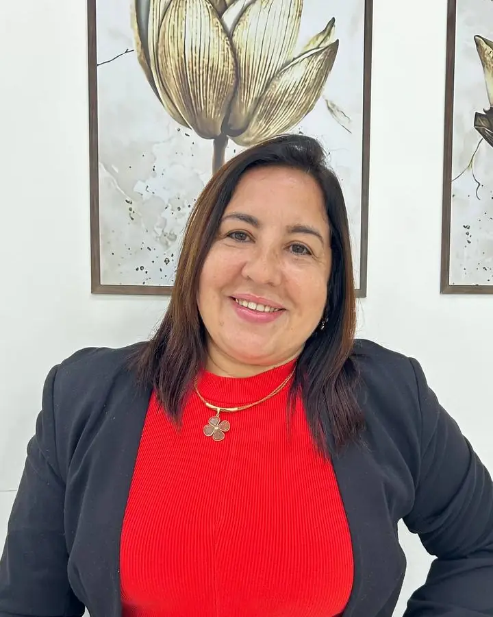 Luzirene Medeiros, manicure e pedicure